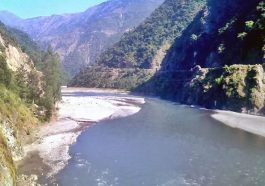 Sirmour News: बार-बार मना करने के बाद भी गिरी नदी में नहाने उतरे युवक! एक की मौत