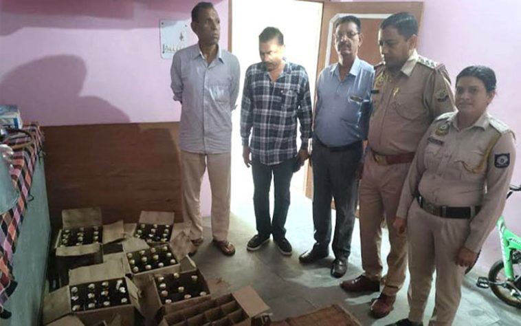 HP News: पूर्व प्रधान ने गैराज में छिपा कर रखी थी अंग्रेजी शराब! पुलिस ने ऐसे पकड़ा