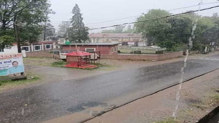 Himachal Weather: हिमाचल में आज-कल भी बारिश और बर्फबारी! मैदानी जिलों में छाया कोहरा, गिरी विजिबिलिटी