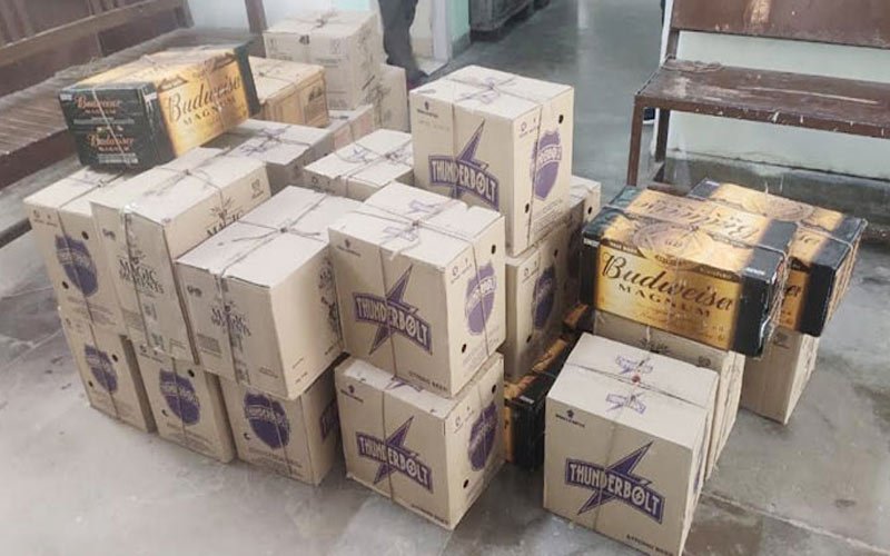 Himachal Crime News: हिमाचल में पुलिस ने दो गाड़ियों से पकड़ी शराब की बड़ी खेप! हिरासत में लिए आरोपी