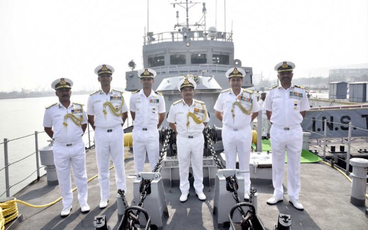 Indian Navy: दसवीं पास के लिए इंडियन नेवी में जाने का मौका! अप्लाई करने के लिए बस इतने दिन बाकी