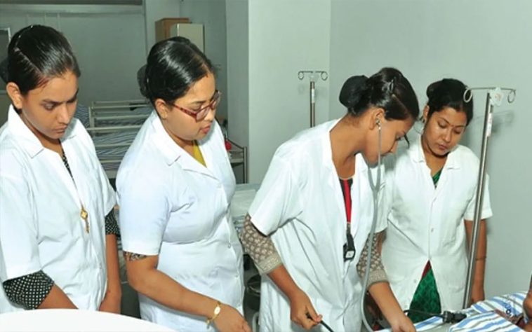 Nursing Officer: सेना में 12वीं पास के लिए नर्सिंग ऑफिसर बनने का मौका! 220 पदों पर निकली भर्ती