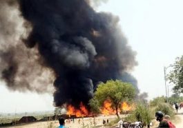 हिमाचल में आग का तांडव: 50 झुग्गियां जलकर राख! 4 लोग घायल