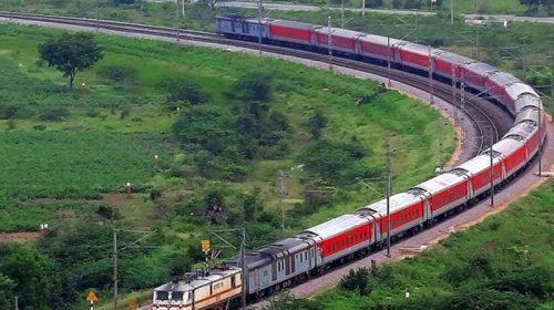 Railway Requirement: रेलवे में जूनियर इंजीनियर के 7951 पदों पर भर्ती! 36 साल तक के उम्मीदवार करें अप्लाई