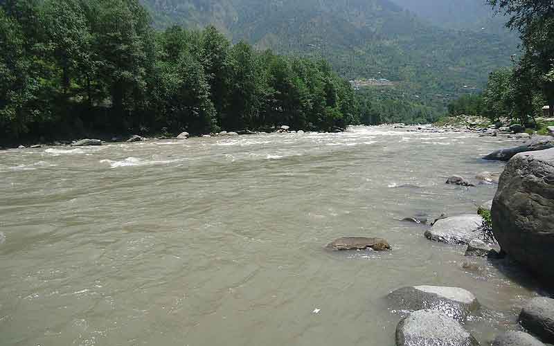 Sirmour News: बरसात के चलते नदियों-खड्डो से दूर रहे सिरमौर वासी! प्रशासन ने जारी की एडवाइजरी