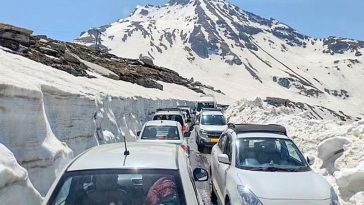 HP News: सैलानी इस पूरे माह कर पाएंगे रोहतांग दर्रा का दीदार! सीमित समय की मिलेगी अनुमति, जानें पूरी डिटेल