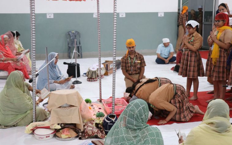 Paonta Sahib: द स्कॉलर्स होम स्कूल के प्रांगण में करवाया सुखमनी साहिब पाठ! छात्रों को मिली छात्रवृत्ति