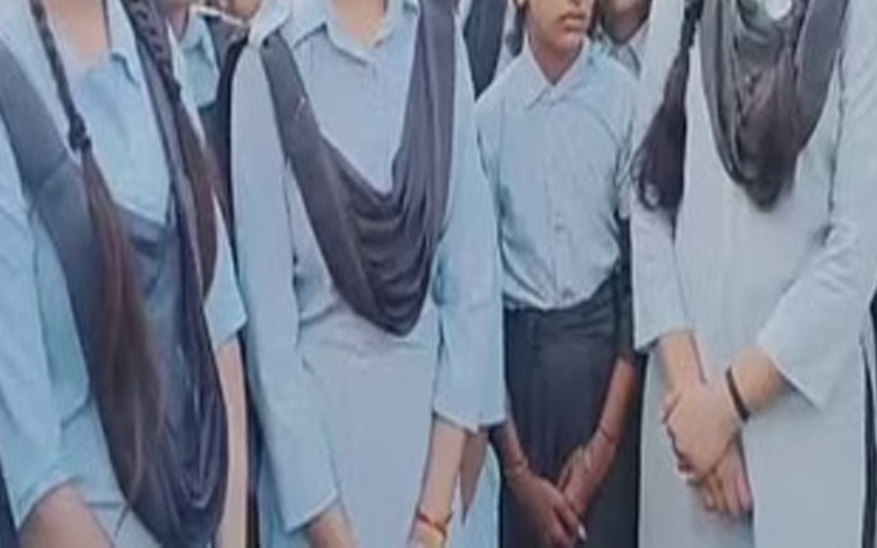 Sirmour News: सिरमौर में शिक्षक ने 6 छात्राओं से की छेड़छाड़! पुलिस ने दर्ज किया मामला