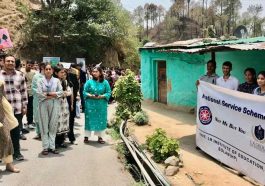 HP News: जंगल में आग ना लगाने को लेकर बी एड प्रशिक्षुओं ने ग्रामीणों को किया जागरूक