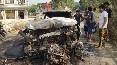 Himachal Accident: पैरापिट से टकरा कर गाड़ी में लगी आग! शीशे तोड़कर बाहर निकले कार सवार