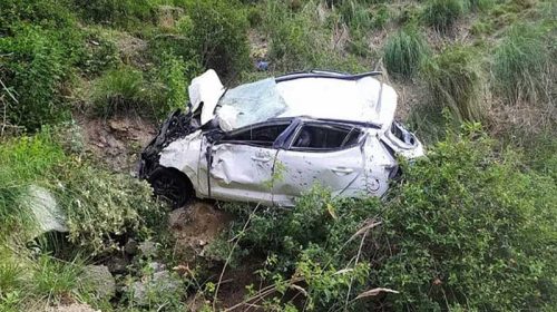 Himachal Accident: सड़क से लुढ़क कर 200 मीटर खाई में गिरी कार! हादसे में व्यक्ति की मौत