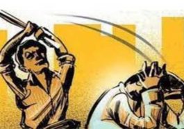 Himachal Crime News: शातिरों ने घर में घुसकर व्यक्ति पर तेजधार हथियार से किए वार! गंभीर घायल