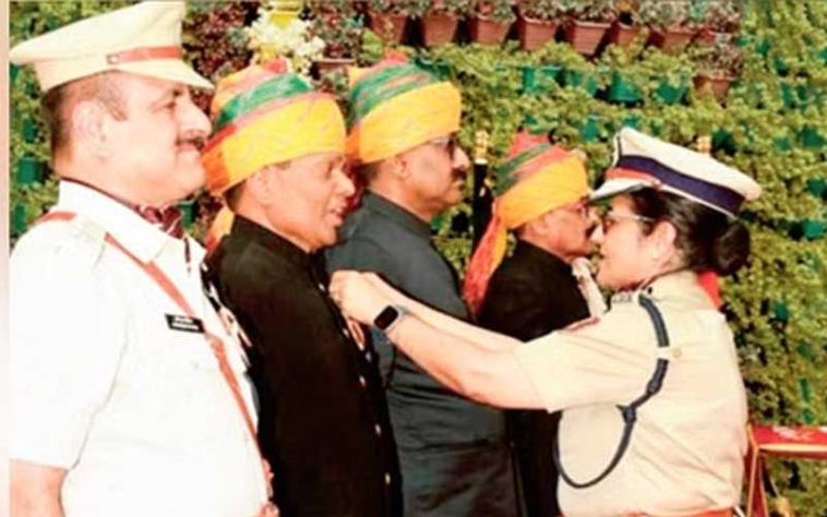 Himachal News: हिमाचल के सहायक कमांडेंट कश्मीर सिंह को मिला राष्ट्रपति पुलिस पदक