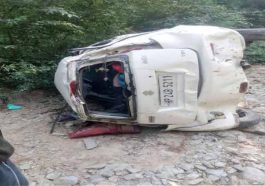 हिमाचल में दर्दनाक हादसा: गाड़ी के खाई में गिरने से पति-पत्नी की मौत! 5 घायल