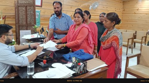 Paonta Sahib: आशा कार्यकर्ताओं को 3 महीने से नहीं मिला वेतन! एसडीएम को सौंपा ज्ञापन