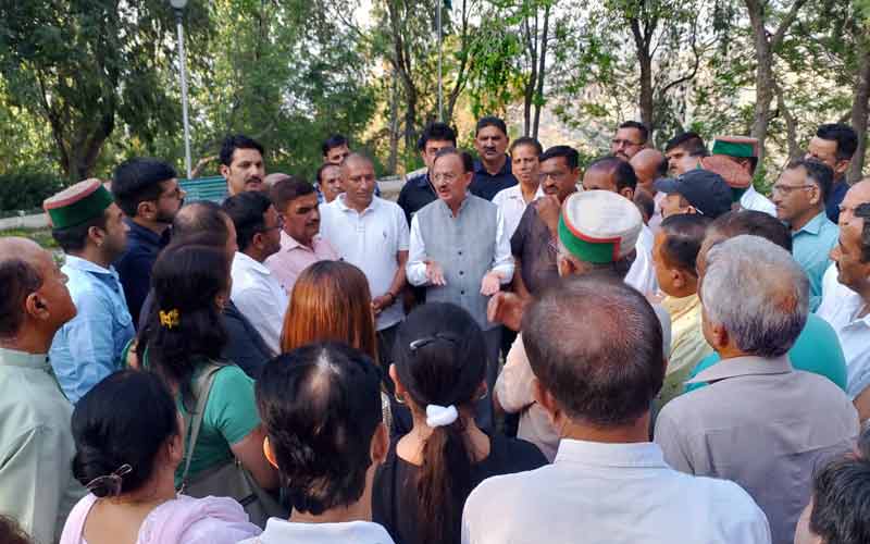 Sirmour News: उद्योग एवं संसदीय मामले मंत्री ने राजगढ़ में सुनी जनसमस्याएं