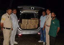 Himachal Crime News: पुलिस ने गाड़ी से पकड़ी देसी शराब और बीयर की पेटियां! दो काबू