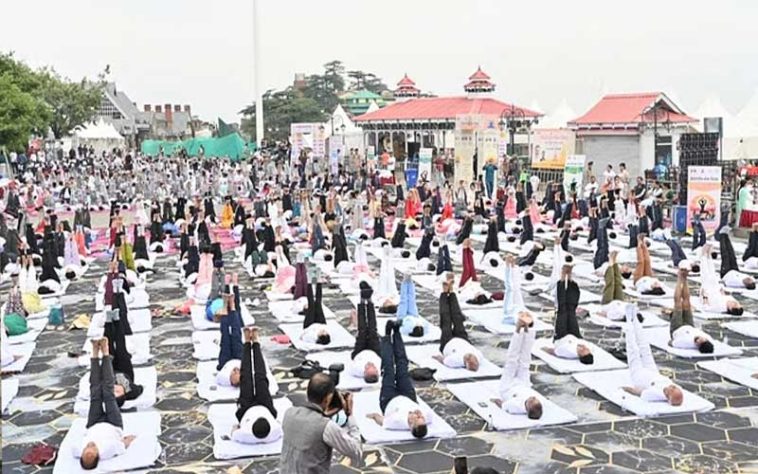 International Yoga Day: शिमला के रिज मैदान में हुआ राज्यस्तरीय कार्यक्रम! योगाभ्यास से दिया निरोग रहने का संदेश