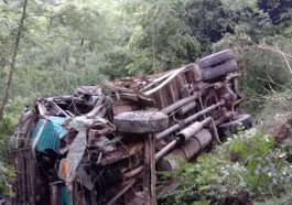 Accident In Himachal: सड़क से लुढ़क कर गहरी खाई में गिरा टैंकर! चालक की मौत