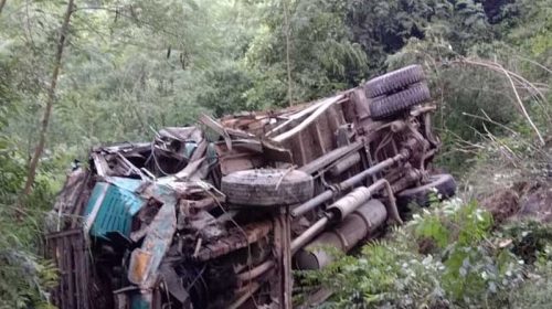 Accident In Himachal: सड़क से लुढ़क कर गहरी खाई में गिरा टैंकर! चालक की मौत