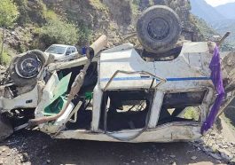 हिमाचल में बड़ा हादसा: टाटा सुमो गाड़ी गहरी खाई में गिरी! दो की मौत तो 7 गंभीर घायल
