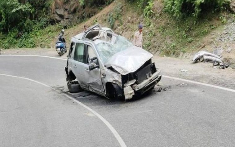 Accident In Himachal: गाड़ी के दुर्घटनाग्रस्त होने से हिमाचल घूमने आए टूरिस्ट की मौत! चार जख्मी