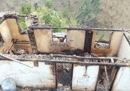 Himachal News Alert: हिमाचल में दो मंजिला मकान जलकर राख! देवी दुर्गा के रथ सहित नकदी-आभूषण जले