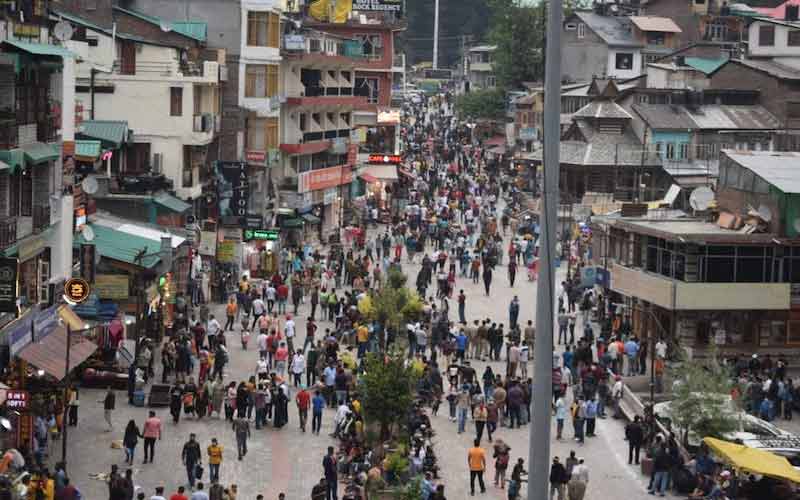 Himachal Tourism: गर्मी से राहत पाने हिमाचल में उमड़े सैलानी! शिमला से मनाली तक लगा टूरिस्ट का जमावड़ा