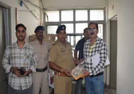 Himachal News Alert: हिमाचल में फ्लाइंग स्क्वायड की टीम ने पंजाब नंबर की गाड़ी से पकड़ा लाखों का कैश