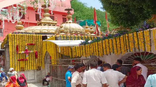 Jwalamukhi Temple: प्रकटोत्सव के चलते 100 क्वींटल फूलों से सजाया ज्वालामुखी मंदिर! 56 भोग होगा अर्पित