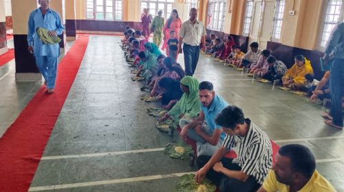 HP News: टौर के पत्तल में लंगर परोसने की तारादेवी मंदिर से हुई शुरुआत! अब सभी मंदिरों में हरी पत्तल में परोसा जाएगा लंगर