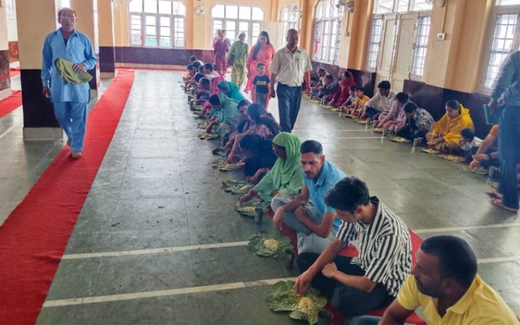 HP News: टौर के पत्तल में लंगर परोसने की तारादेवी मंदिर से हुई शुरुआत! अब सभी मंदिरों में हरी पत्तल में परोसा जाएगा लंगर