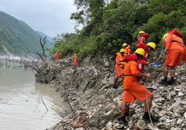 Himachal Cloudburst: बादल फटने के बाद से अभी भी 43 लोग लापता! मां-बेटी सहित 10 के शव बरामद