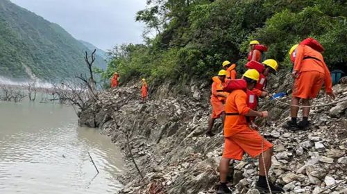 Himachal Cloudburst: बादल फटने के बाद से अभी भी 43 लोग लापता! मां-बेटी सहित 10 के शव बरामद