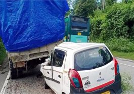 Accident In Himachal: तेज रफ्तार गाड़ी ने सड़क किनारे खड़े ट्रक को मारी टक्कर! हादसे में दो युवक……