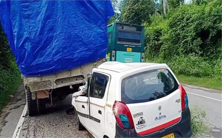 Accident In Himachal: तेज रफ्तार गाड़ी ने सड़क किनारे खड़े ट्रक को मारी टक्कर! हादसे में दो युवक……