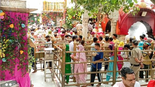 Naina Devi Temple: शक्तिपीठ श्री नैना देवी मंदिर में 60 हजार श्रद्धालुओं ने टेका माथा! लाखों रूपए का चढ़ा चढ़ावा