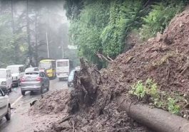 Himachal Weather: हिमाचल में भारी बारिश से जगह-जगह लैंडस्लाइड! 100 से ज़्यादा सड़कें बंद