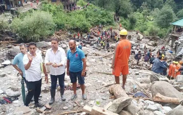 Himachal Cloudburst: 8 मृतकों के परिवारों को 4-4 लाख! एपीएमसी अध्यक्ष ने राहत और बचाव कार्यों का लिया जायजा