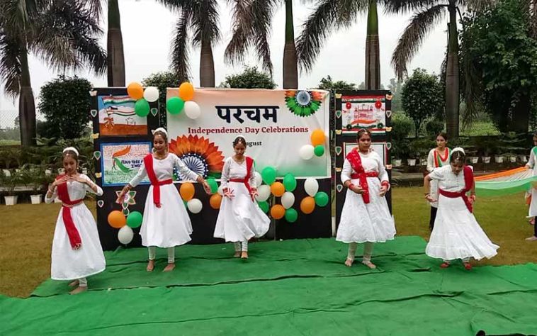 Paonta Sahib: रोज ऑर्किड वर्ल्ड स्कूल में मनाया स्वतंत्रता दिवस समारोह! बच्चों ने खूब बिखेरे रंग