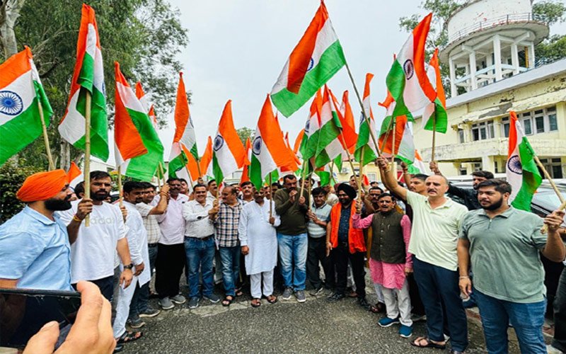 Paonta Sahib: पांवटा में मनाया विभाजन विभीषिका स्मृति दिवस! बाइक तिरंगा यात्रा का भी आयोजन