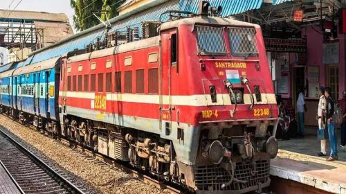 Railway Recruitment: रेलवे में 1300 से ज़्यादा पदों पर निकली भर्ती! एज लिमिट 43 साल, सैलरी 45 हज़ार