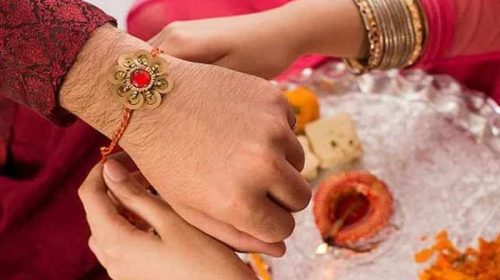 Raksha Bandhan: रक्षाबंधन के त्यौहार को तीन दिन बाकी ! रहेगा भद्रा का साया, इस शुभ मुहूर्त में बांधे राखी