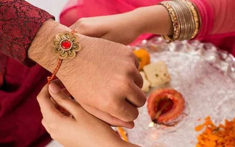 Raksha Bandhan: रक्षाबंधन के त्यौहार को तीन दिन बाकी ! रहेगा भद्रा का साया, इस शुभ मुहूर्त में बांधे राखी