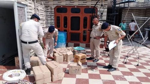 Himachal Crime News: घर में चल रहा था शराब की खरीद-फरोख्त का धंधा! पुलिस ने 271 पेटियां की बरामद