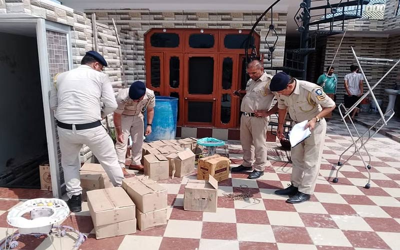 Himachal Crime News: घर में चल रहा था शराब की खरीद-फरोख्त का धंधा! पुलिस ने 271 पेटियां की बरामद