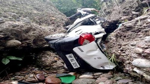 Accident In Himachal: गाड़ी के खाई में गिरने से दो युवकों की मौत! एक की दो हफ्ते पहले ही हुई थी शादी