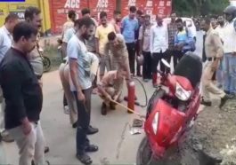 Himachal News Update: चलती स्कूटी से निकला 3 फीट लंबा सांप! चालक ने भागकर बचाई जान