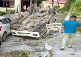 Accident In Himachal: बंदर को बचाने के चक्कर में हादसे का शिकार हुई बोलेरो! तीन घायल