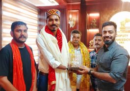 Himachal News Update: डीसी ने स्टार पैरा एथलीट निषाद कुमार को किया सम्मानित! पेरिस पैरालंपिक में जीता था सिल्वर